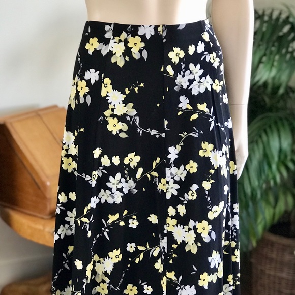 New TAN JAY floral midi skirt - Picture 2 of 13